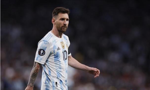 孙杨以0.1秒优势惊险晋级决赛 老将风采依旧